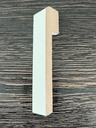 Eindstuk MDF Overzetplint schuin 22x120 RAL9010 Rechts