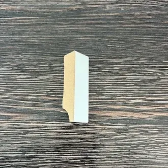 Eindstuk MDF Rechte plint 18x70 RAL9010 Links