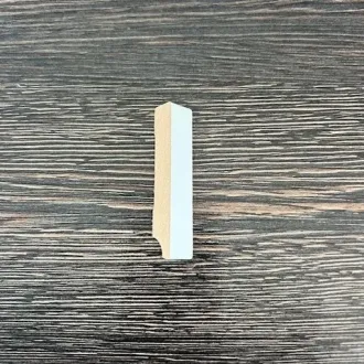 Eindstuk MDF Rechte plint 12x70 RAL9016 Links